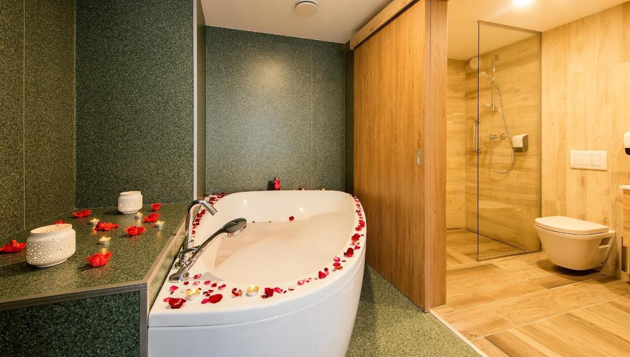 Akademia Hotel بالاتونفوريد المظهر الخارجي الصورة