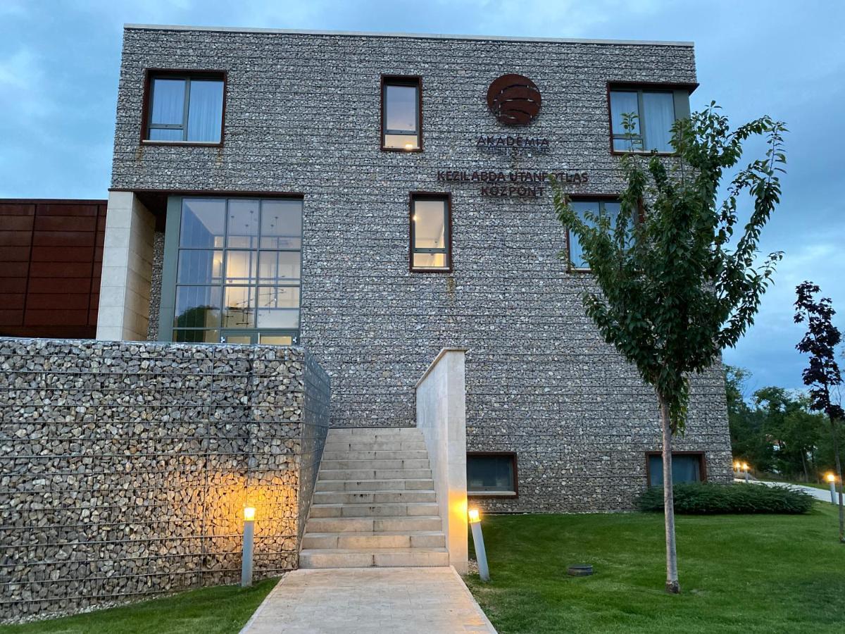 Akademia Hotel بالاتونفوريد المظهر الخارجي الصورة