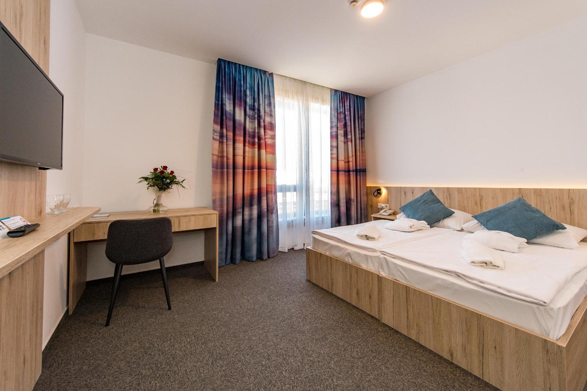 Akademia Hotel بالاتونفوريد المظهر الخارجي الصورة