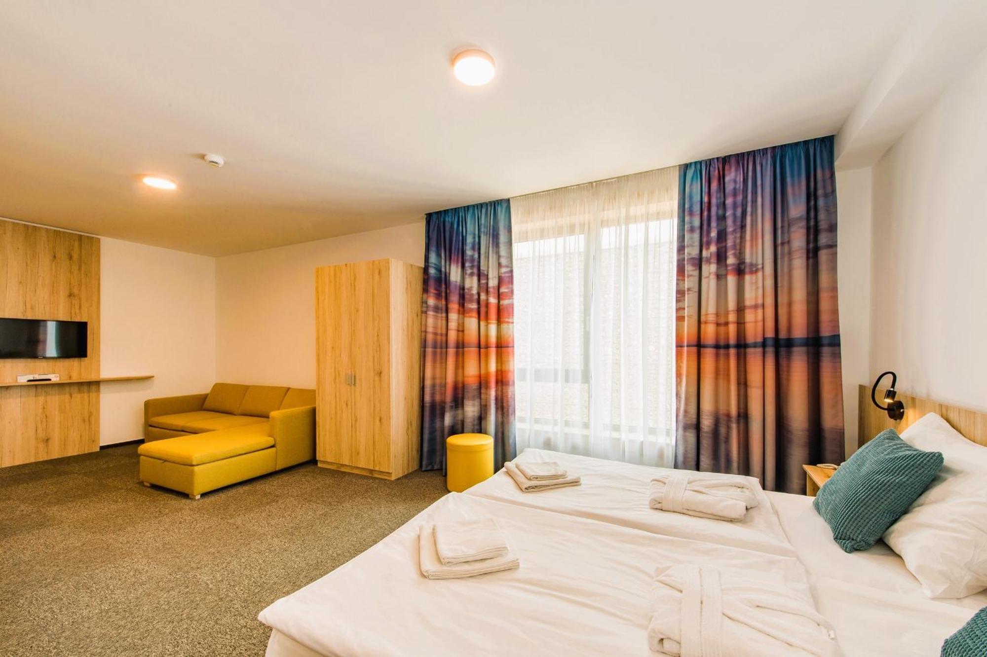 Akademia Hotel بالاتونفوريد المظهر الخارجي الصورة