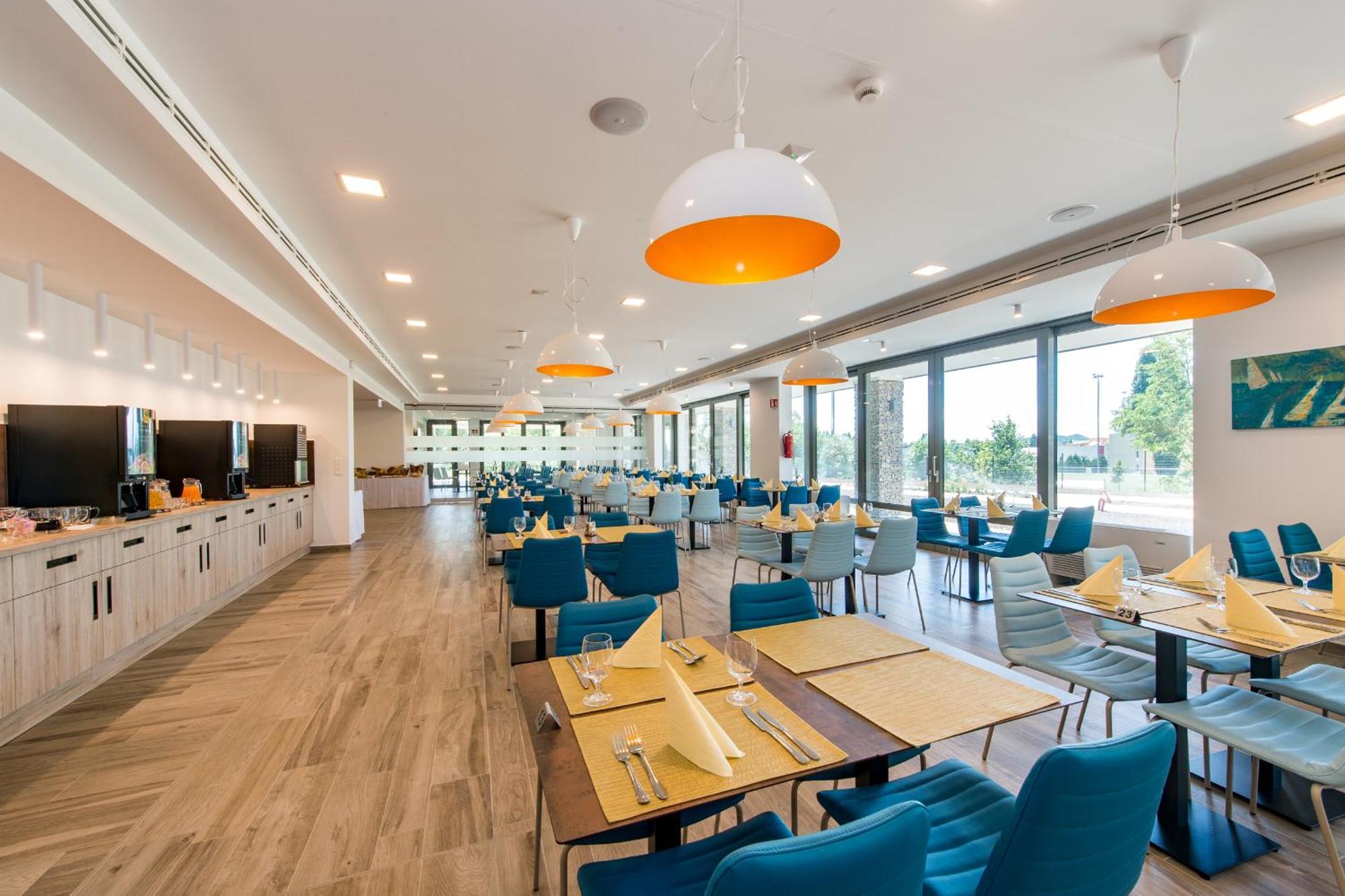 Akademia Hotel بالاتونفوريد المظهر الخارجي الصورة